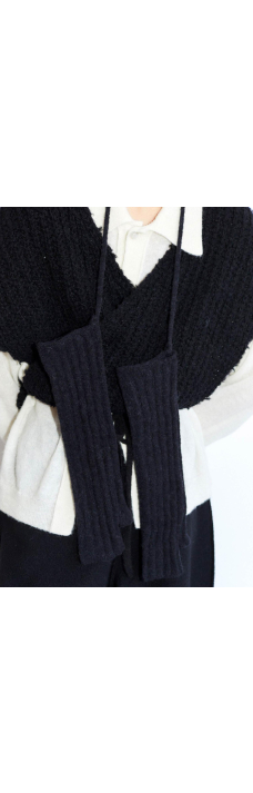 Mijikai Mittens, Black