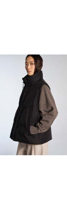 Lisi Vest, Black